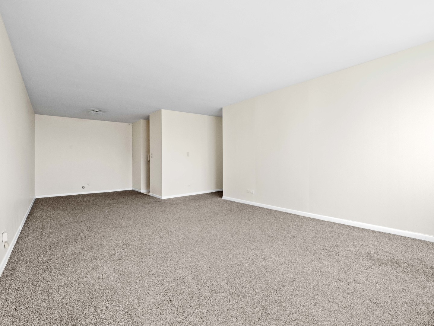 6171 North Sheridan Road, Unit 1803 Chicago, IL 60660 - Photo 10 of 24 Gallery Image 10