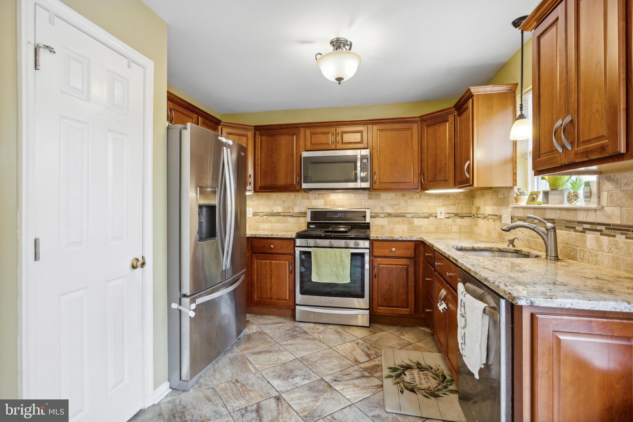 232 Springvalley Way Aston, PA 19014 - Photo 6 of 21 Gallery Image 6