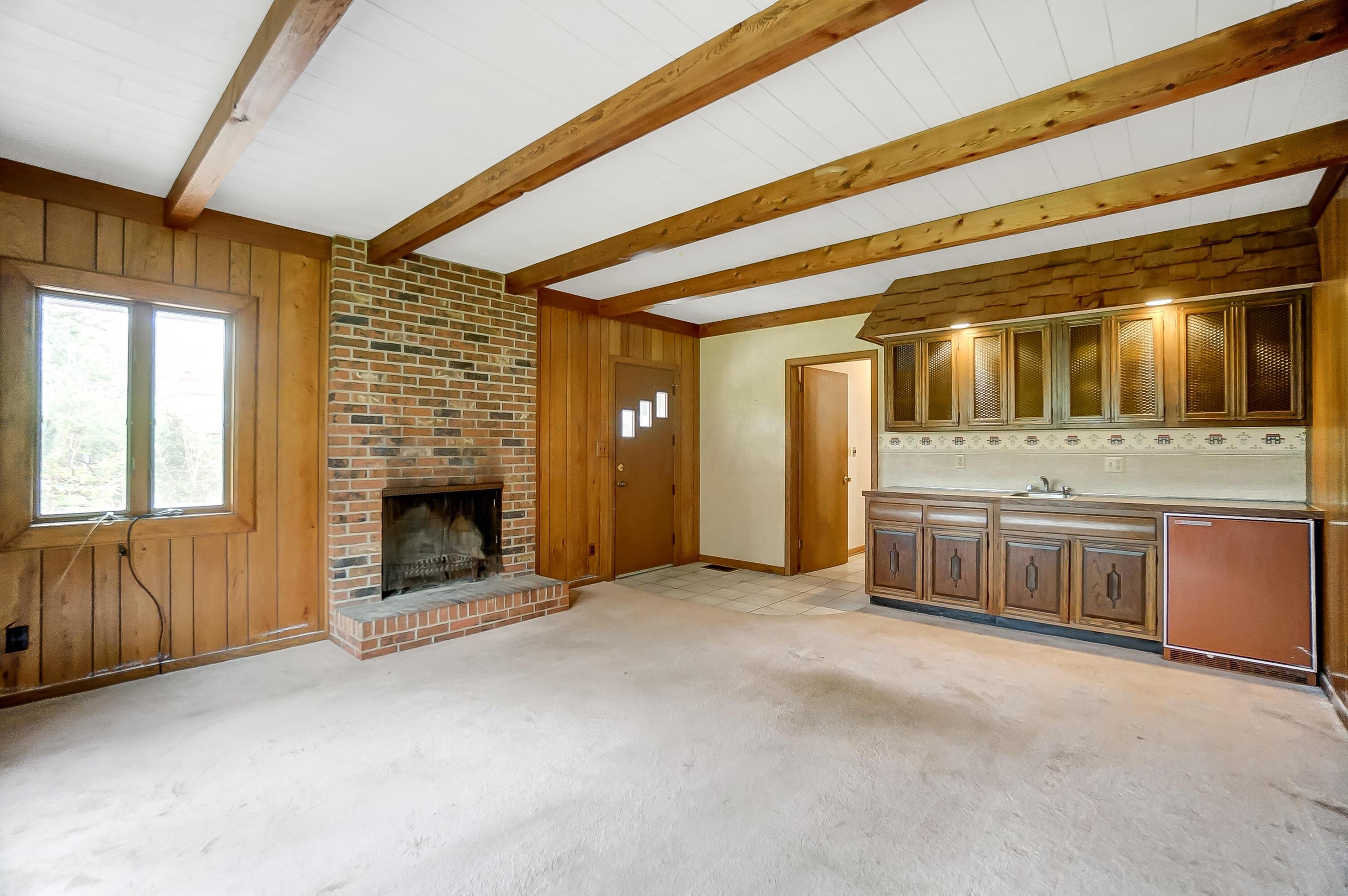 4567 Walburn Road Columbus, OH 43232 - Photo 15 of 32 Family Room