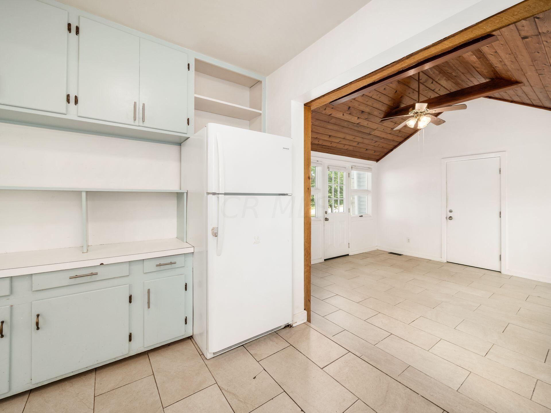 2265 Wickliffe Road Columbus, OH 43221 - Photo 25 of 53 Kitchen