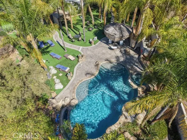 a view of a back yard of the house