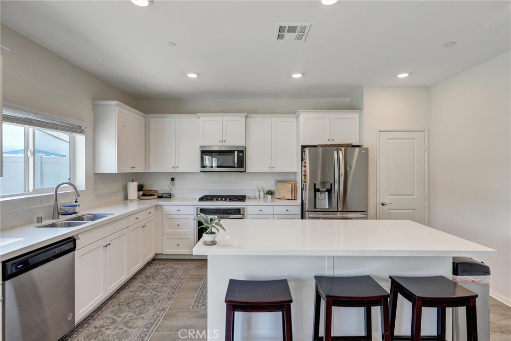 31214 Linden Flower Road Winchester, CA 92596 - Photo 4 of 38