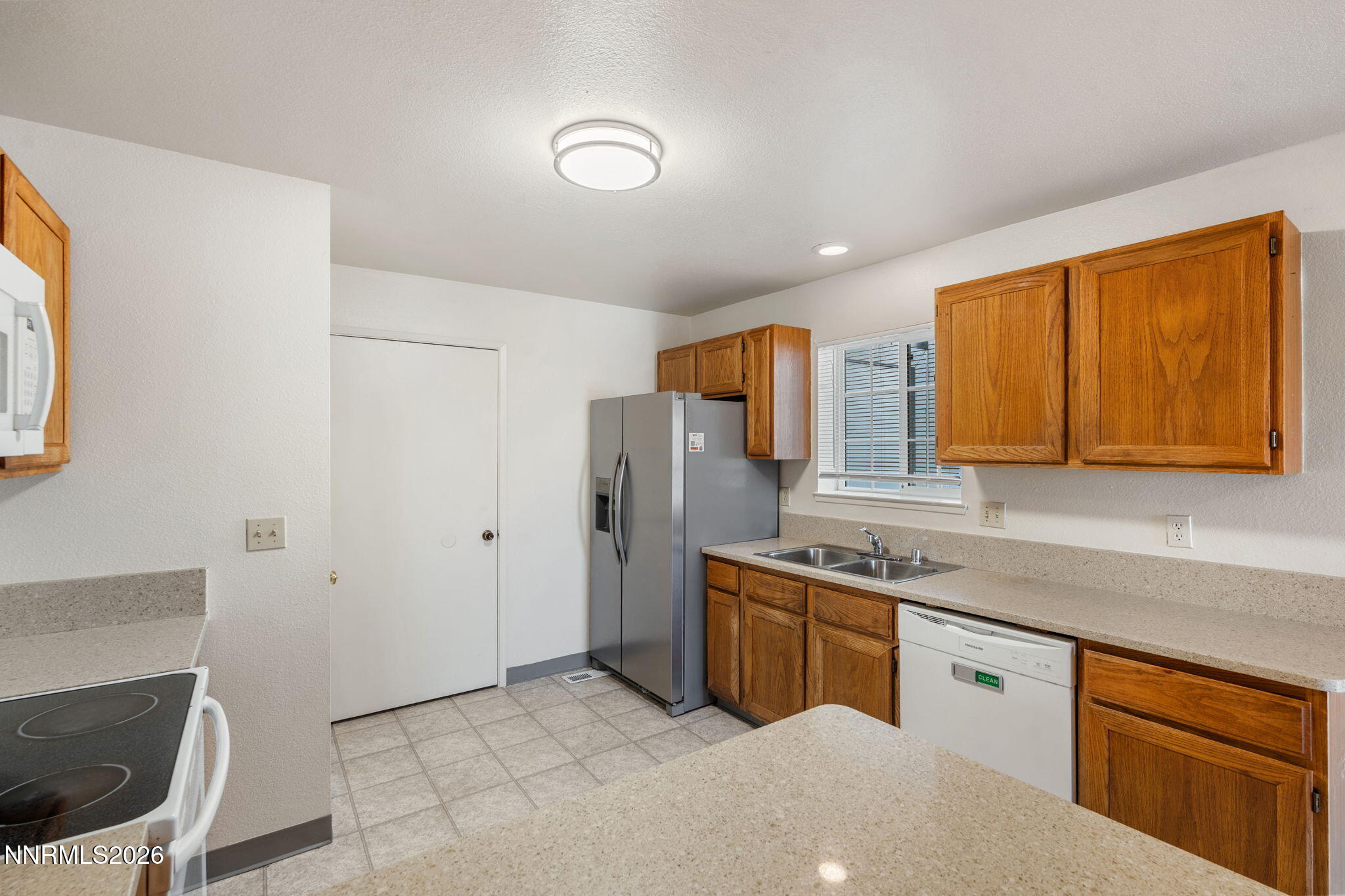 3959 Kings Row Reno, NV 89503 - Photo 12 of 26 19-web-or-mls-DSC07646