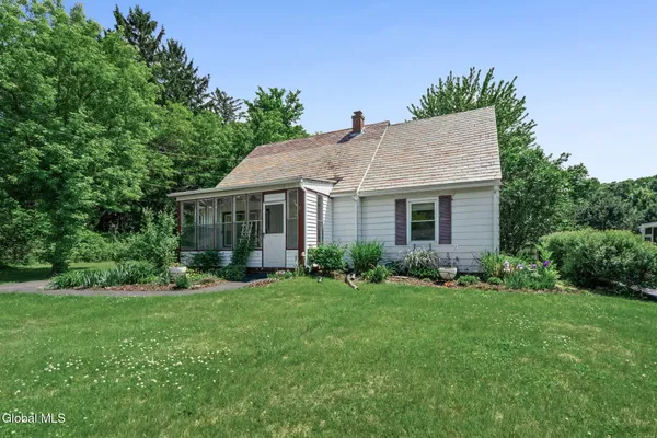 $314,900 | 4 Avenue B, North Greenbush, NY 12180