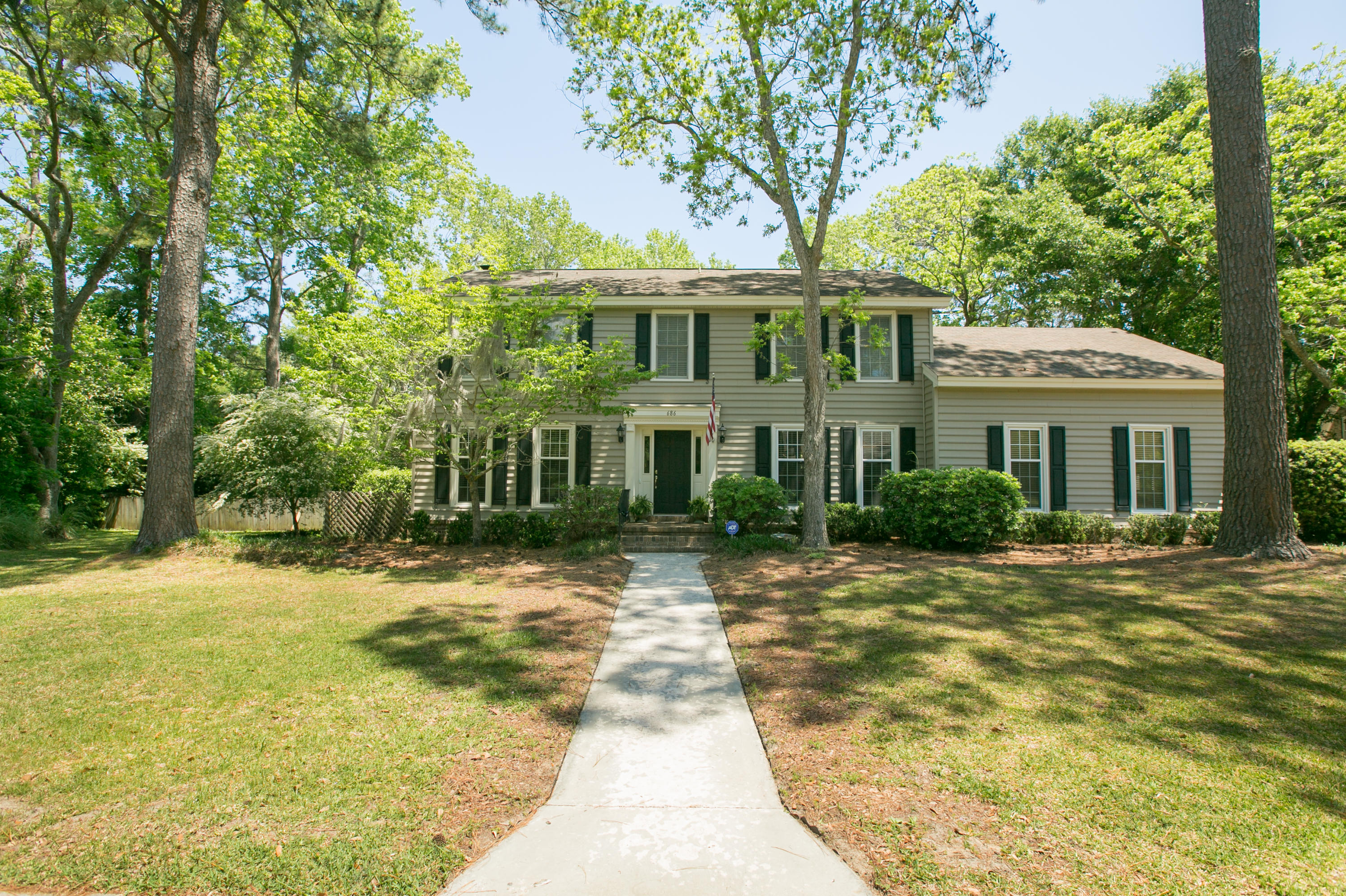686 Lk Pt Road Mount Pleasant, SC 29464 - Photo 1 of 37 686 Lake Point-1