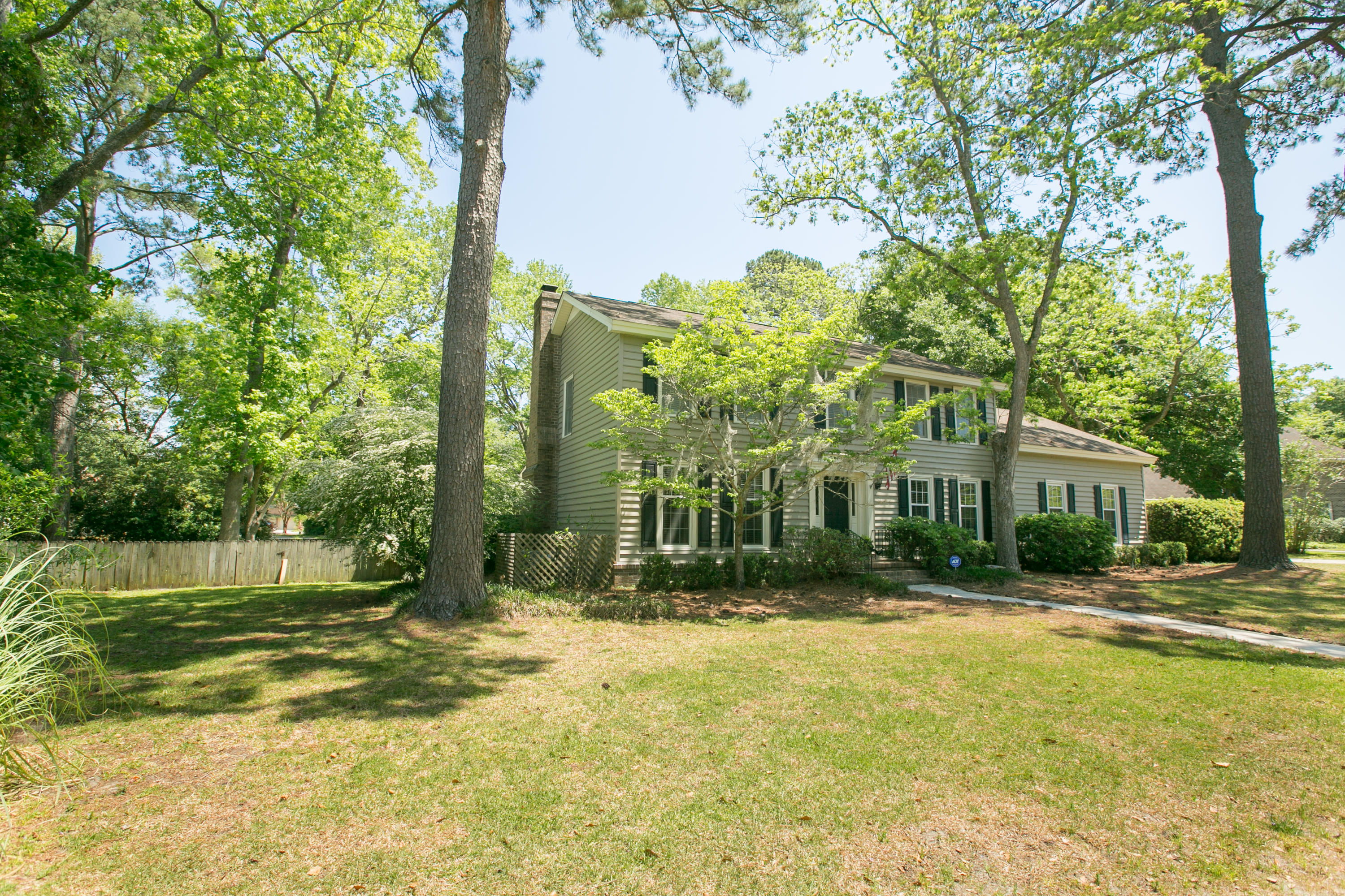 686 Lk Pt Road Mount Pleasant, SC 29464 - Photo 3 of 37 686 Lake Point-2