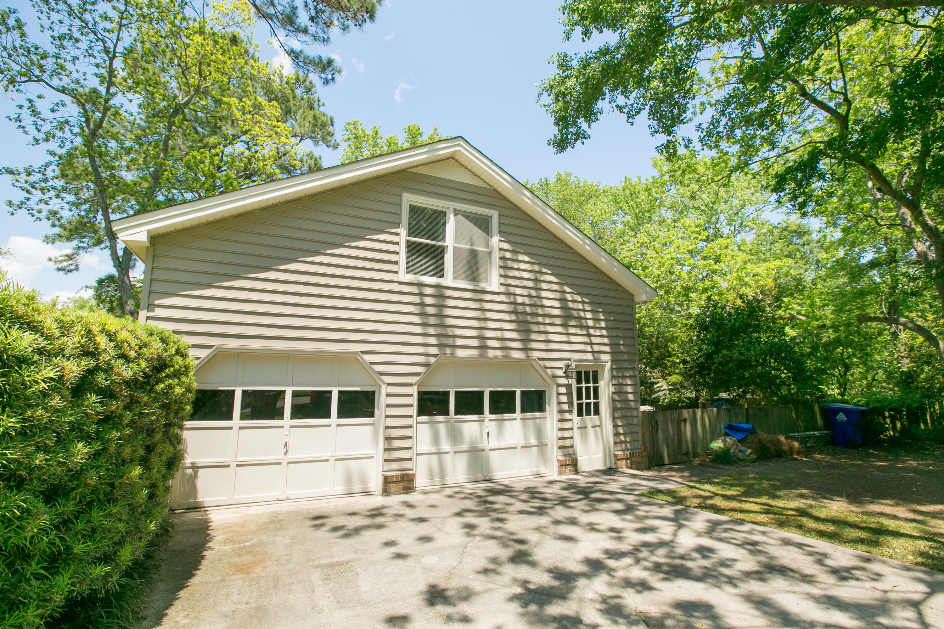 686 Lk Pt Road Mount Pleasant, SC 29464 - Photo 5 of 37 686 Lake Point-5