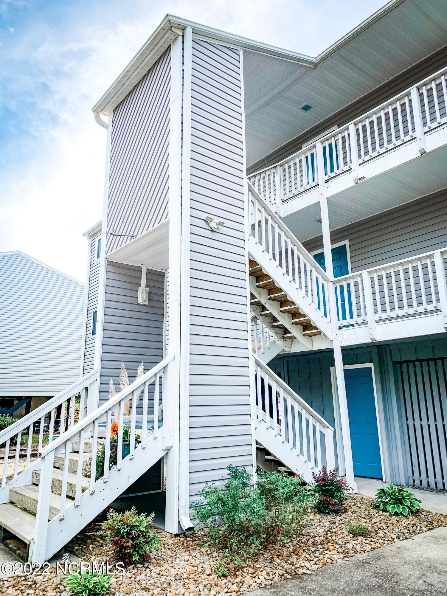 2114 Harbourside Drive New Bern, NC 28560 - Photo 2 of 34 IMG_8380 (1)