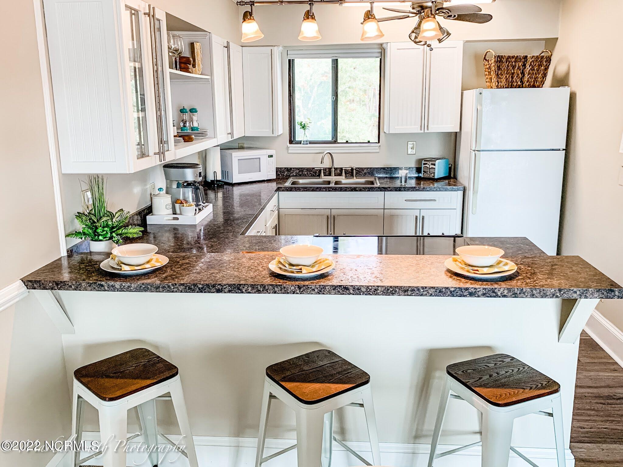 2114 Harbourside Drive New Bern, NC 28560 - Photo 6 of 34 IMG_8458