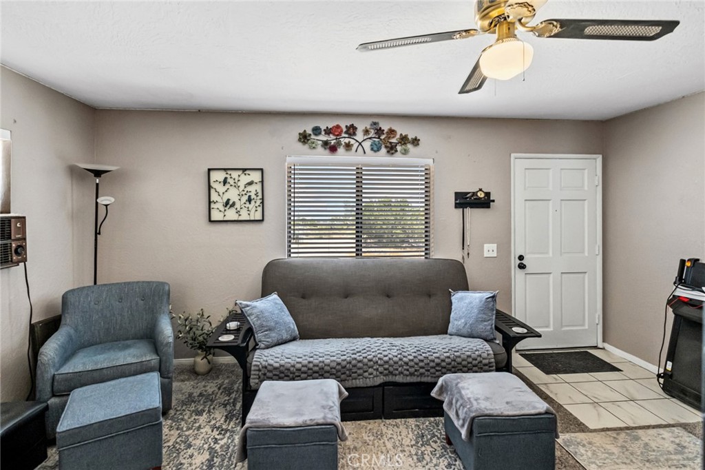 565 Juniper Road Pinon Hills, CA 92372 - Photo 2 of 28