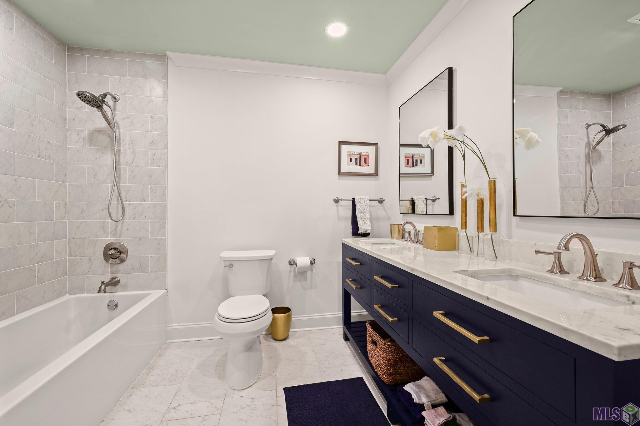 1235 Colonial Drive Baton Rouge, LA 70806 - Photo 17 of 24 Hall Bathroom