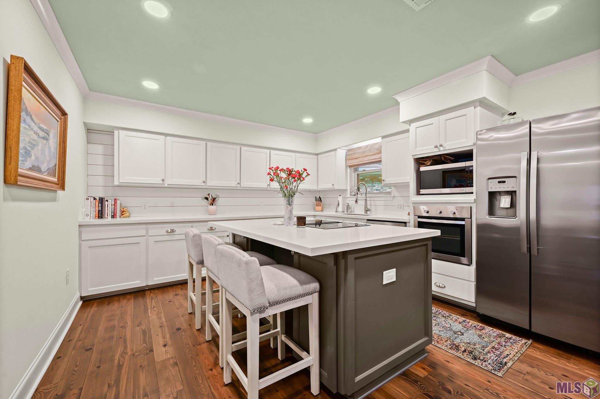 1235 Colonial Drive Baton Rouge, LA 70806 - Photo 4 of 24 Kitchen w/ quartz countertops