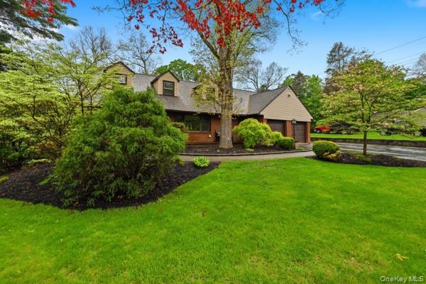 13 Tree Top Lane Poughkeepsie, NY 12603 - Photo 2 of 40