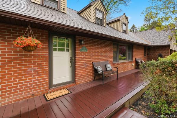 13 Tree Top Lane Poughkeepsie, NY 12603 - Photo 3 of 40