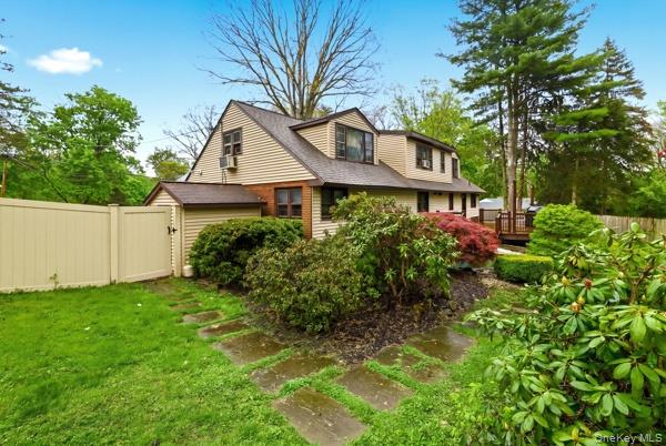 13 Tree Top Lane Poughkeepsie, NY 12603 - Photo 6 of 40