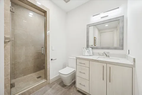 $1,100,000 | 1600 Post Oak Boulevard, Unit 802, Houston, TX 77056