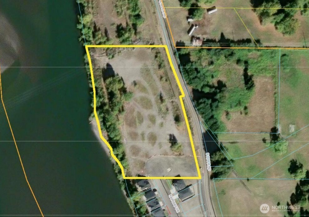 2000 South River Road Kelso, WA 98626 - Photo 5 of 16 an aerial view of a residential houses with outdoor space