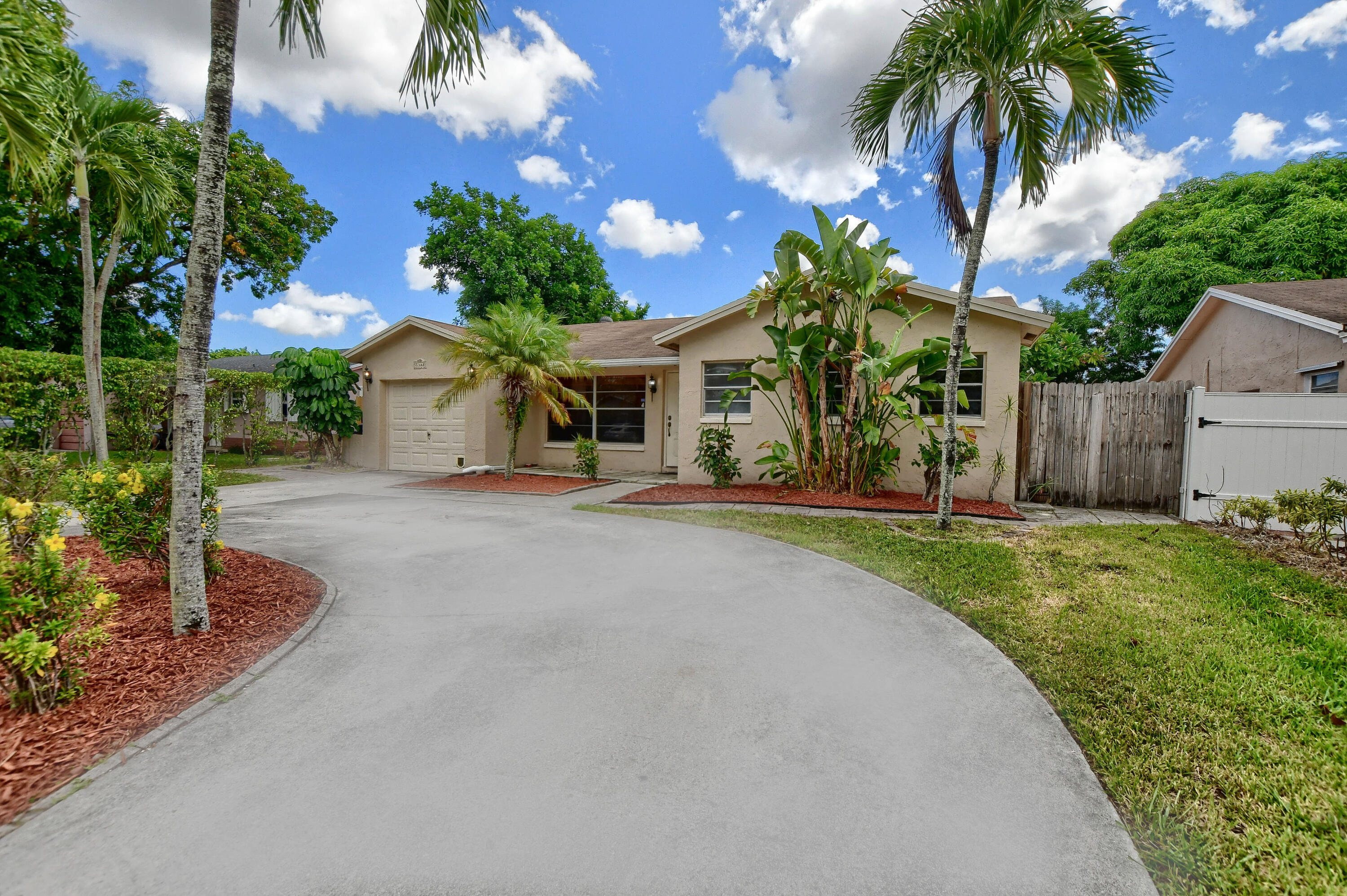 22668 Southwest 54th Way Boca Raton, FL 33433 - Photo 2 of 32 Beautiful Circular Driveway