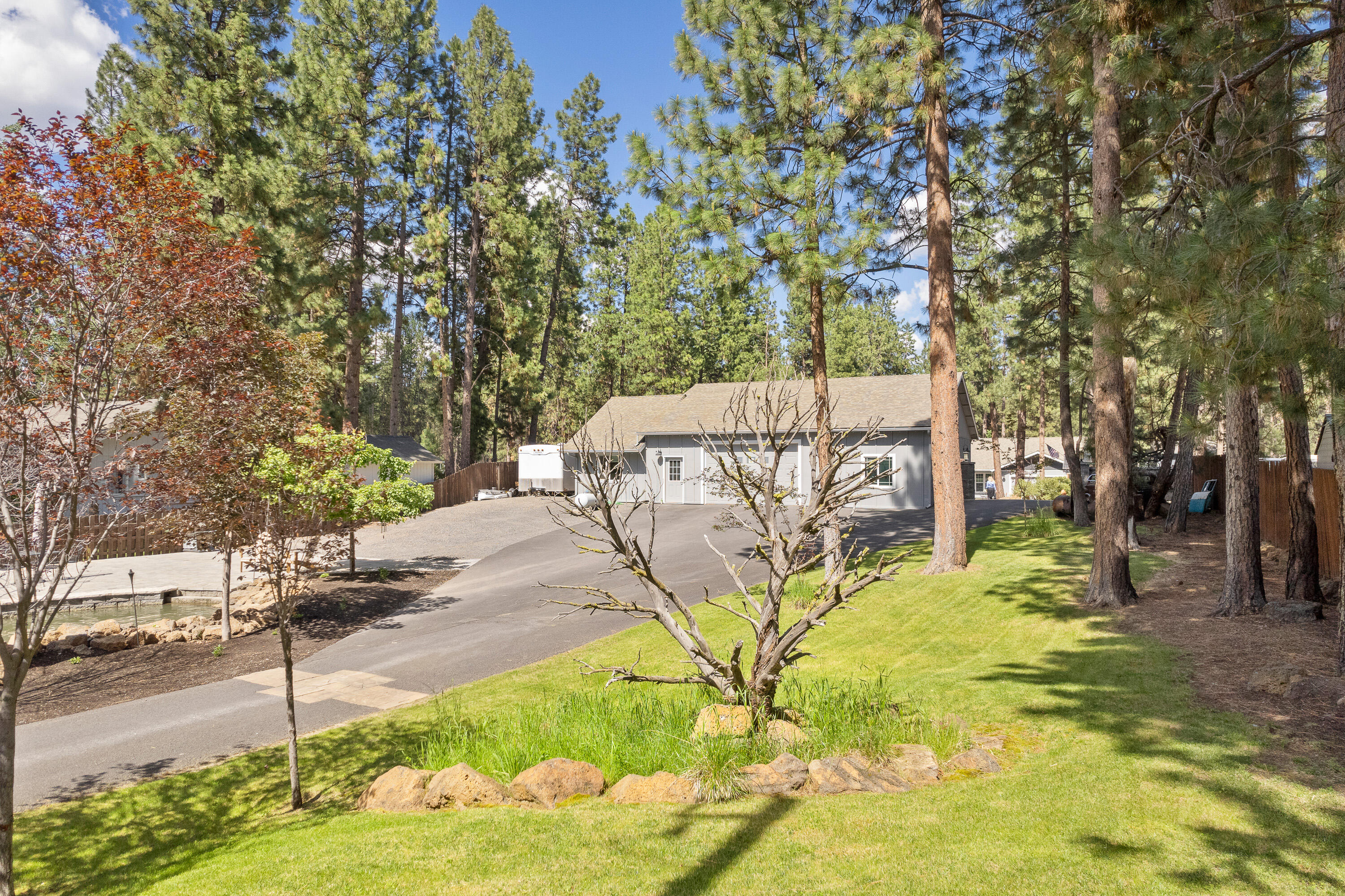 60060 Turquoise Road Bend, OR 97702 - Photo 55 of 58 Front yard