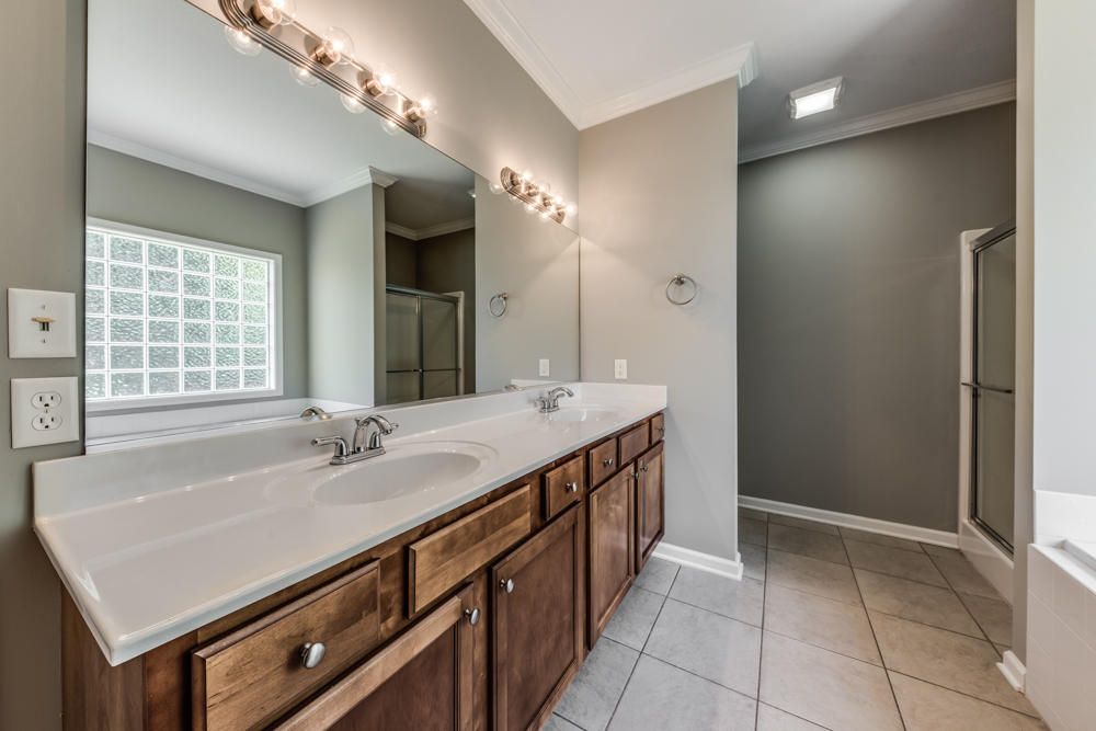 12729 Clear Ridge Road Knoxville, TN 37922 - Photo 12 of 25 Master Ensuite