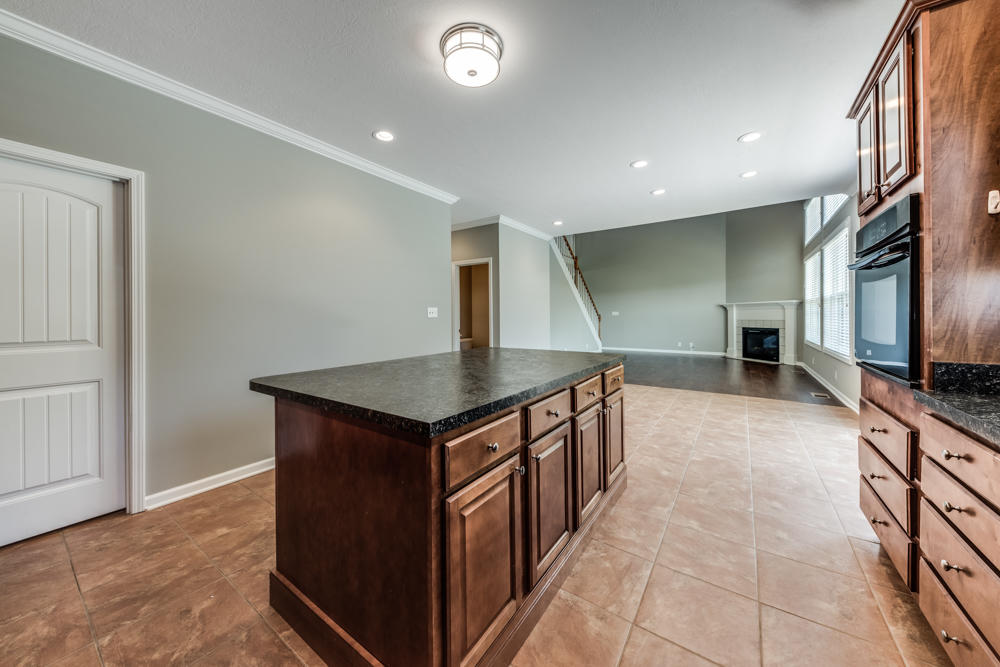 12729 Clear Ridge Road Knoxville, TN 37922 - Photo 7 of 25 Kitchen w/ Island Bar