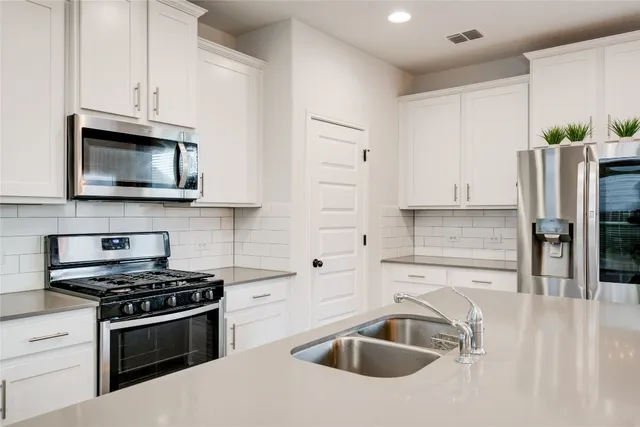 $2,550 | 10800 Harwood Overlook Pass, Austin, TX 78747