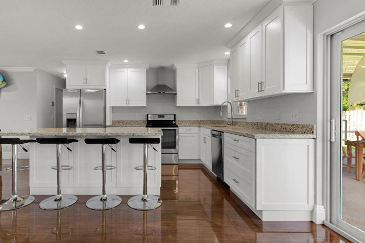 111 Chadwick Drive Jupiter, FL 33458 - Photo 3 of 12 Chadwick Kitchen