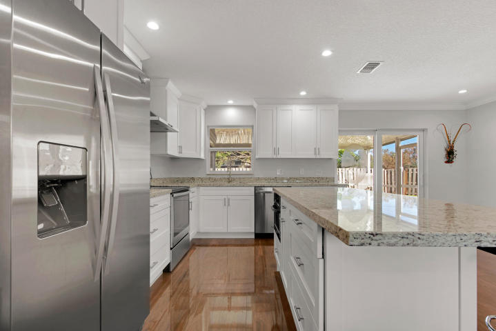 111 Chadwick Drive Jupiter, FL 33458 - Photo 5 of 12 Chadwick Kitchen 3