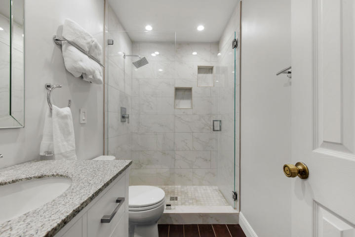 111 Chadwick Drive Jupiter, FL 33458 - Photo 8 of 12 Chadwick Masterbath