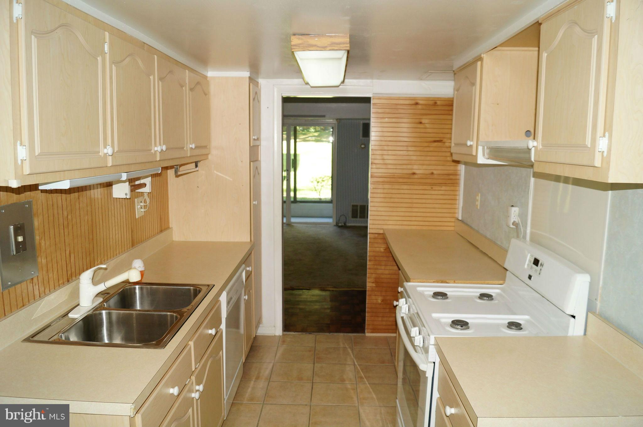 5248 West Running Brook Road, Unit 101 Columbia, MD 21044 - Photo 4 of 11 Kitchen