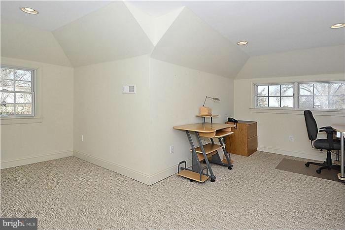 52 Decatur Avenue Annapolis, MD 21403 - Photo 17 of 30 UPPER 2: Interior (General) OFFICE/DEN 4TH BEDROOM