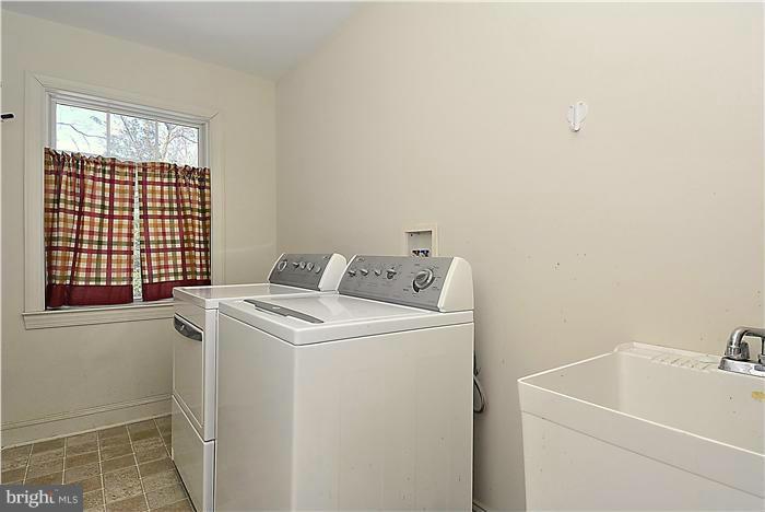 52 Decatur Avenue Annapolis, MD 21403 - Photo 22 of 30 UPPER 1 SEPERATE ROOM