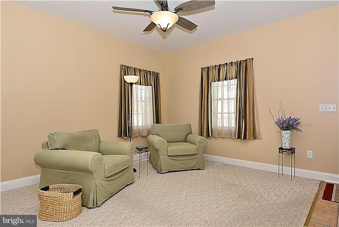 52 Decatur Avenue Annapolis, MD 21403 - Photo 8 of 30 Living Room