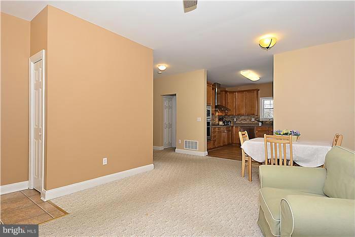 52 Decatur Avenue Annapolis, MD 21403 - Photo 9 of 30 Living Room