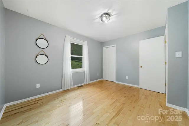 a view of empty room with window