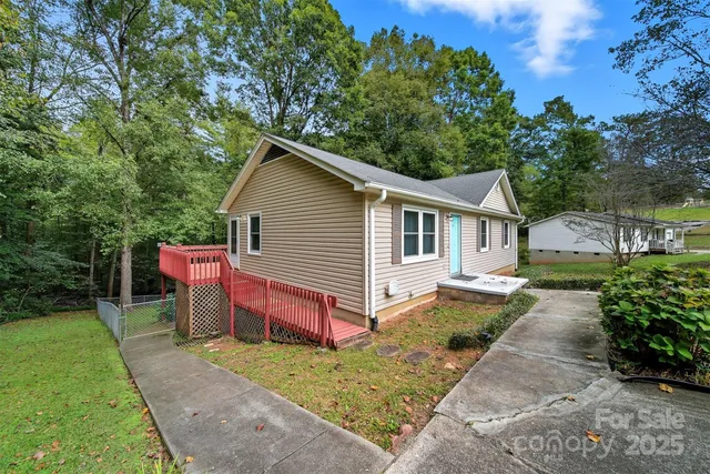 $289,900 | 4168 Forest Point Drive, Hickory, NC 28602