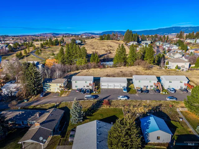 $1,300,000 | 904 East Vandal Drive, Moscow, ID 83843