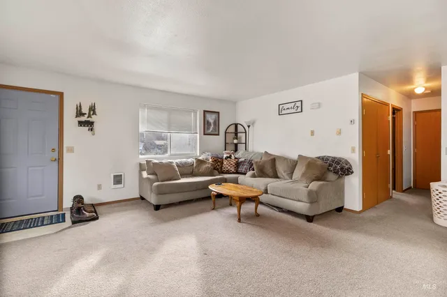 $1,300,000 | 904 East Vandal Drive, Moscow, ID 83843