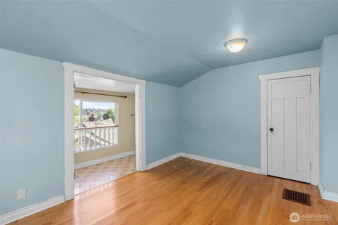 $945,000 | 2010 Northeast 54th Street, Seattle, WA 98105