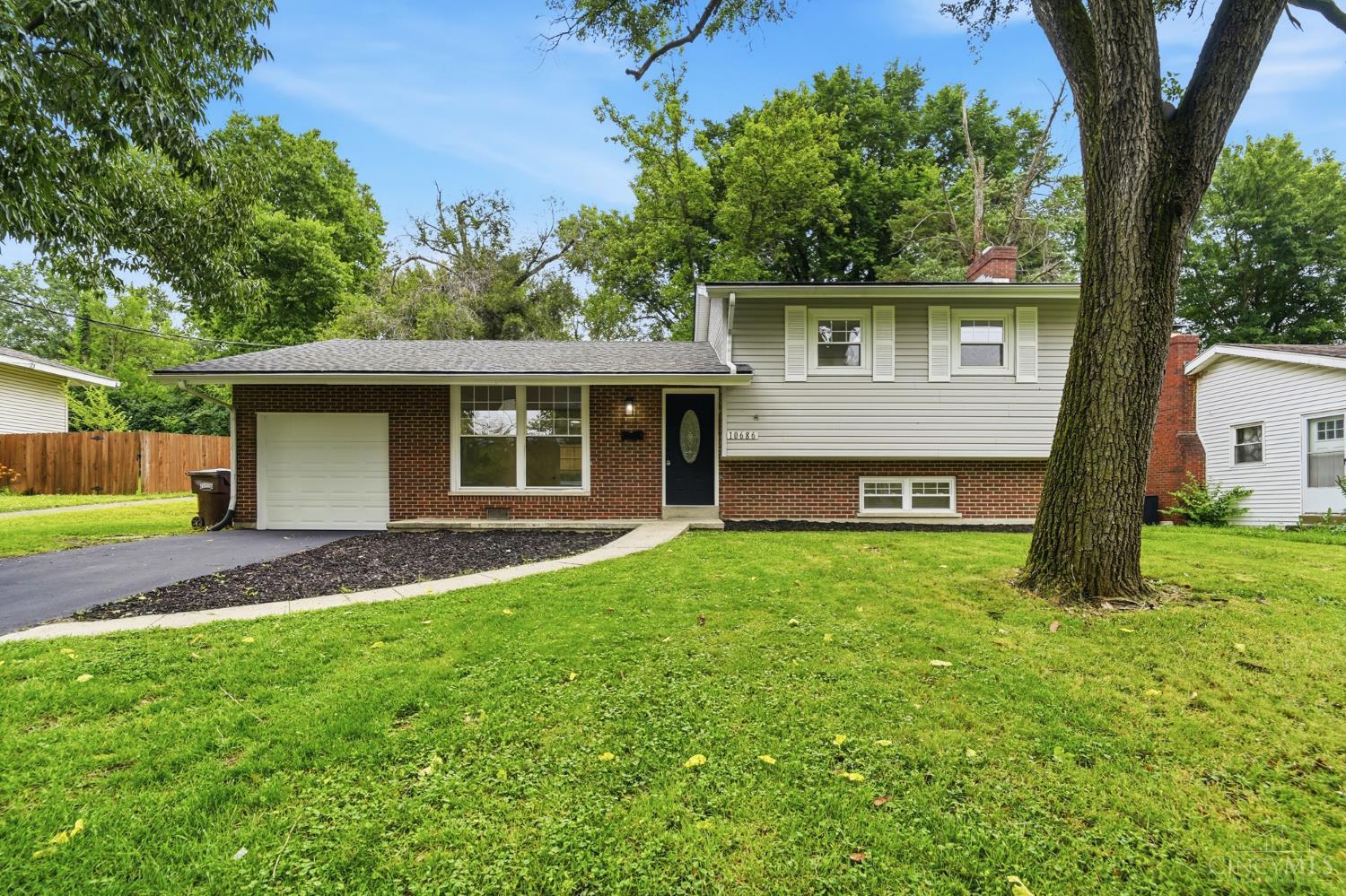 10686 Chelmsford Road Cincinnati, OH 45240 - Photo 1 of 43