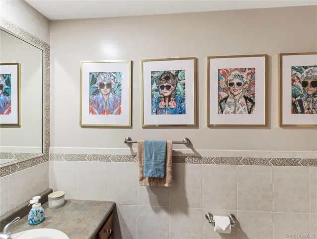 a view of a livingroom with furniture and workspace