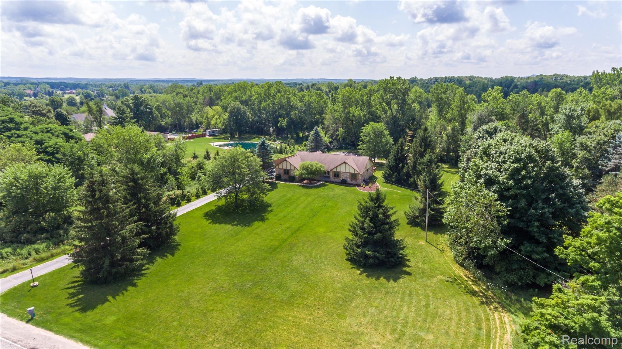 7336 East Baldwin Road Grand Blanc, MI 48439 - Photo 2 of 43 Exteriors (1 of 25).jpg