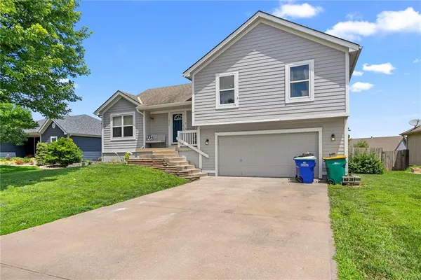 $338,950 | 920 East Pumpkin Ridge, Gardner, KS 66030