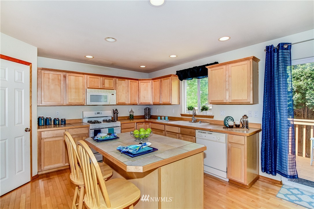 18106 28th Drive Southeast Bothell, WA 98012 - Photo 5 of 16 Gallery Image 5