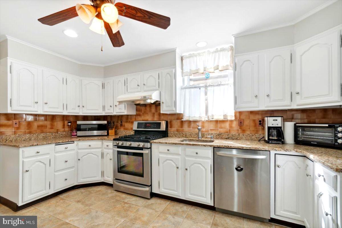 552 Central Avenue Havertown, PA 19083 - Photo 2 of 25