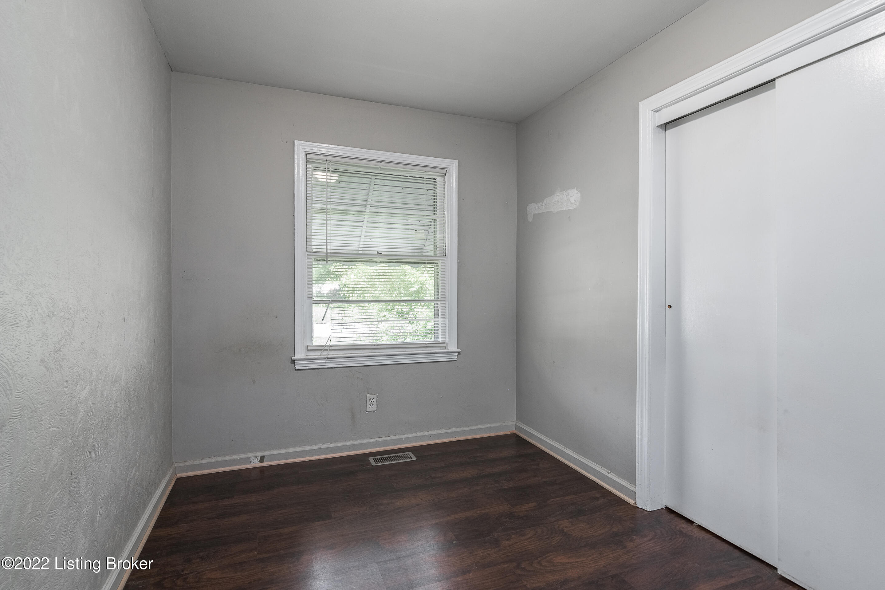 5313 Red Leaf Road Louisville, KY 40218 - Photo 13 of 20 DHI-13