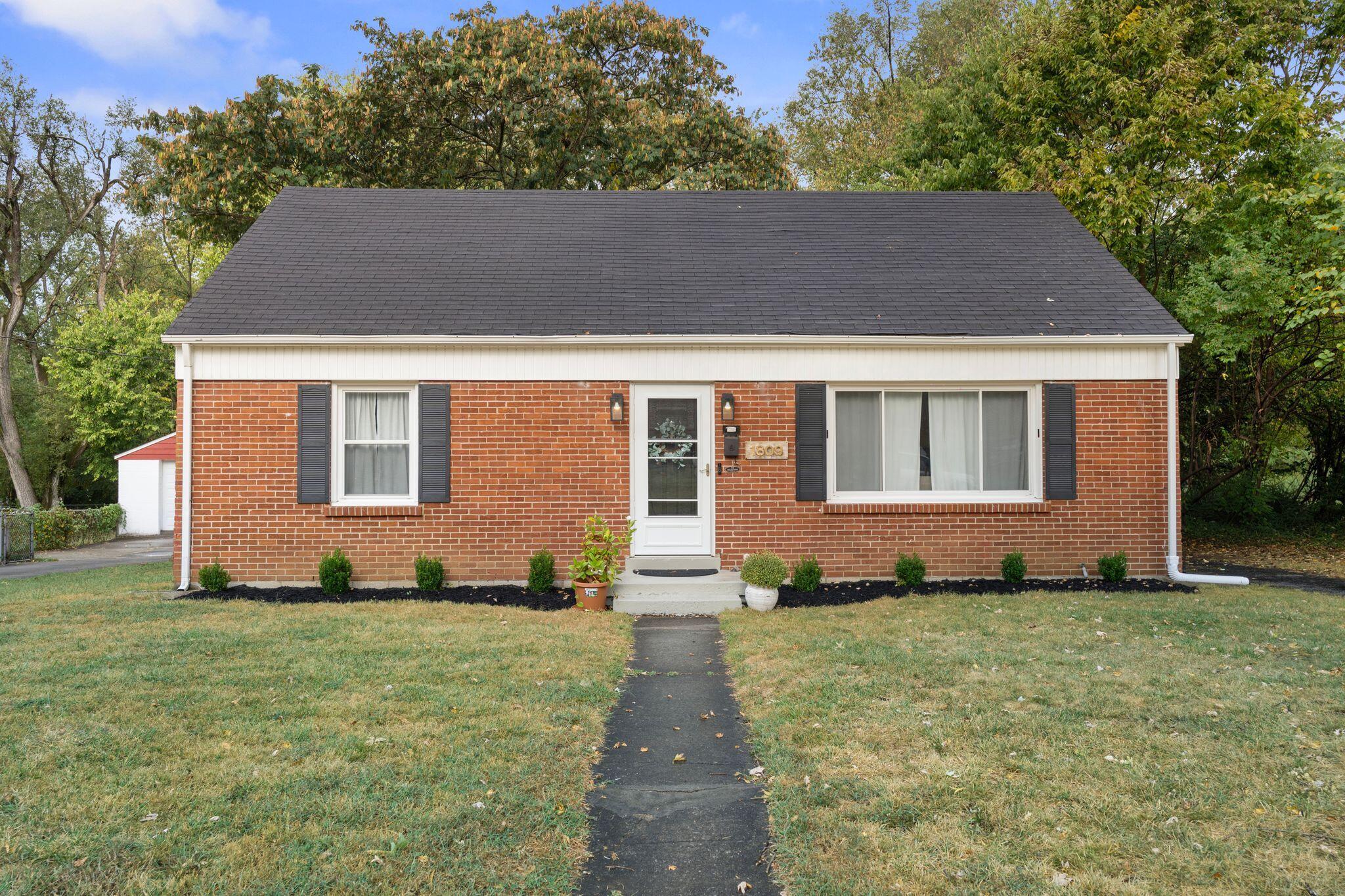 1809 Beacon Hill Road Lexington, KY 40504 - Photo 1 of 36 F2004824