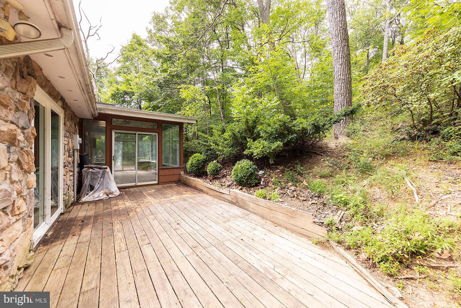 114 Inca Trail Winchester, VA 22602 - Photo 2 of 44 a view of a backyard of the house