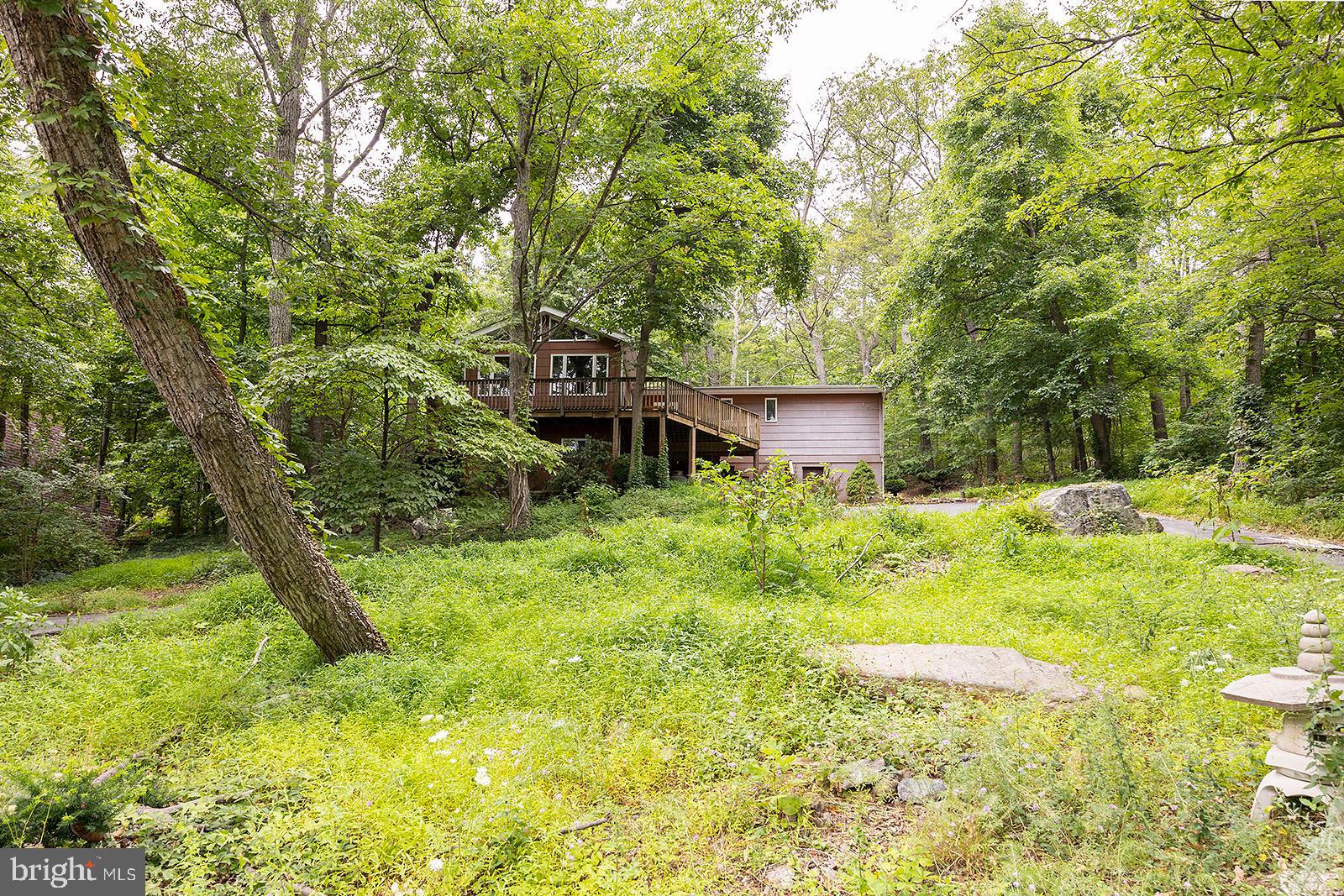 114 Inca Trail Winchester, VA 22602 - Photo 3 of 44 a house is sitting in middle of the green field