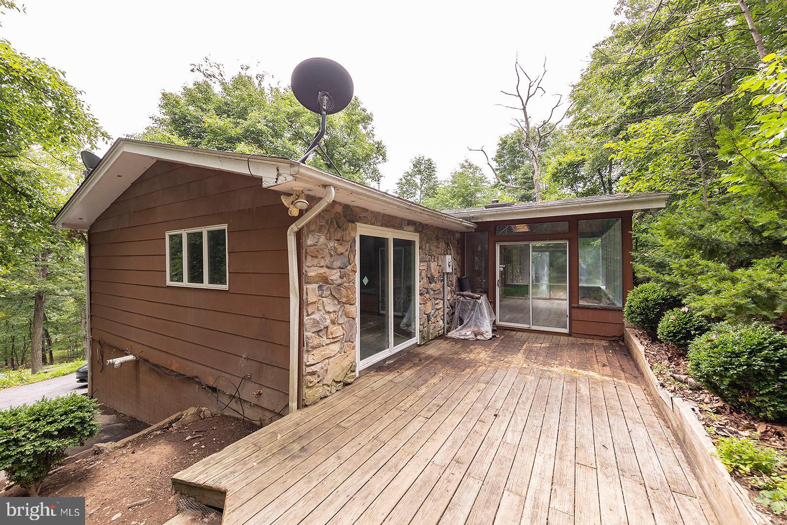 114 Inca Trail Winchester, VA 22602 - Photo 4 of 44 a view of a house with a yard and wooden floor